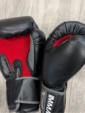 Everlast Black and Red Training Boxing Gloves 12oz